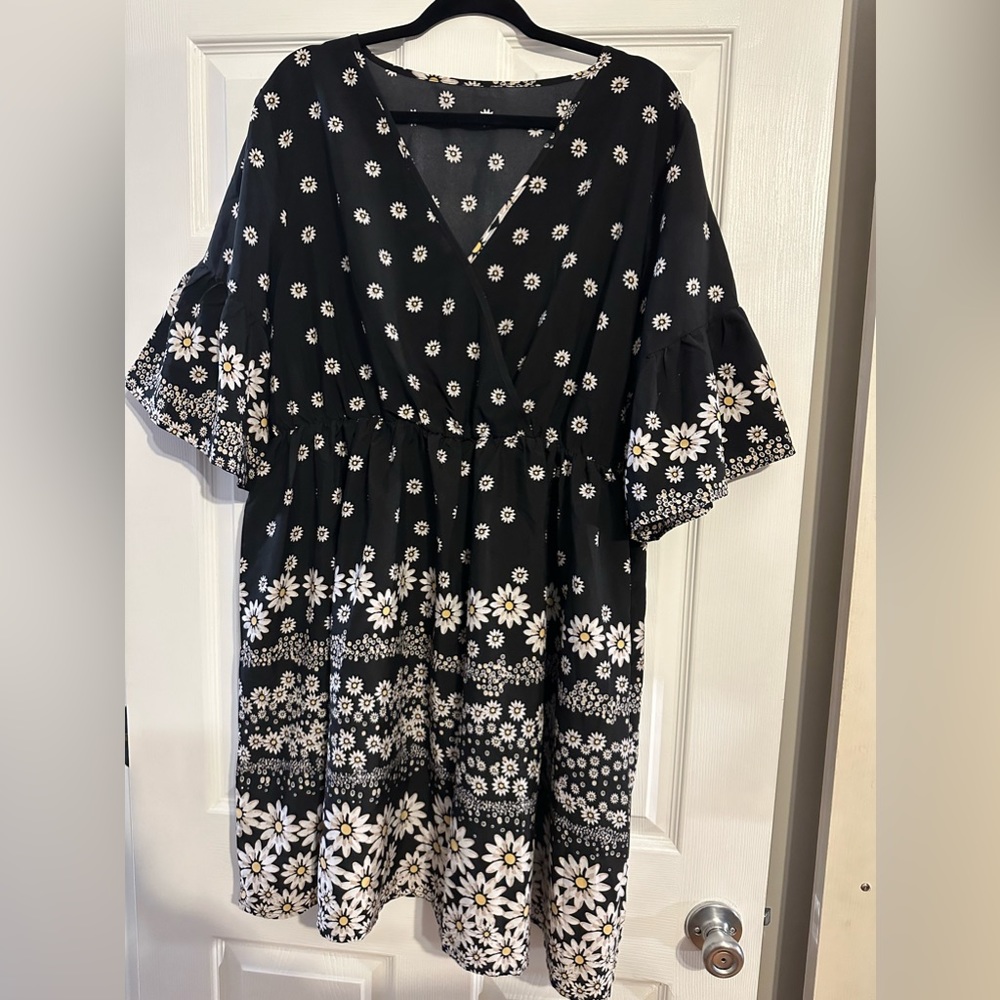 Black and white daisy dress with ruffles